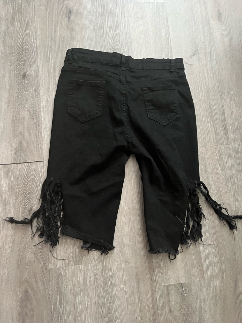 Black Women’s Distressed Fringe Knee-Length XL Denim Shorts - Picture 3 of 5